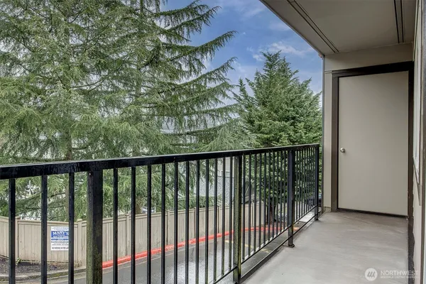 $250,000 | 9517 Northeast 180th Street, Unit B203, Bothell, WA 98011