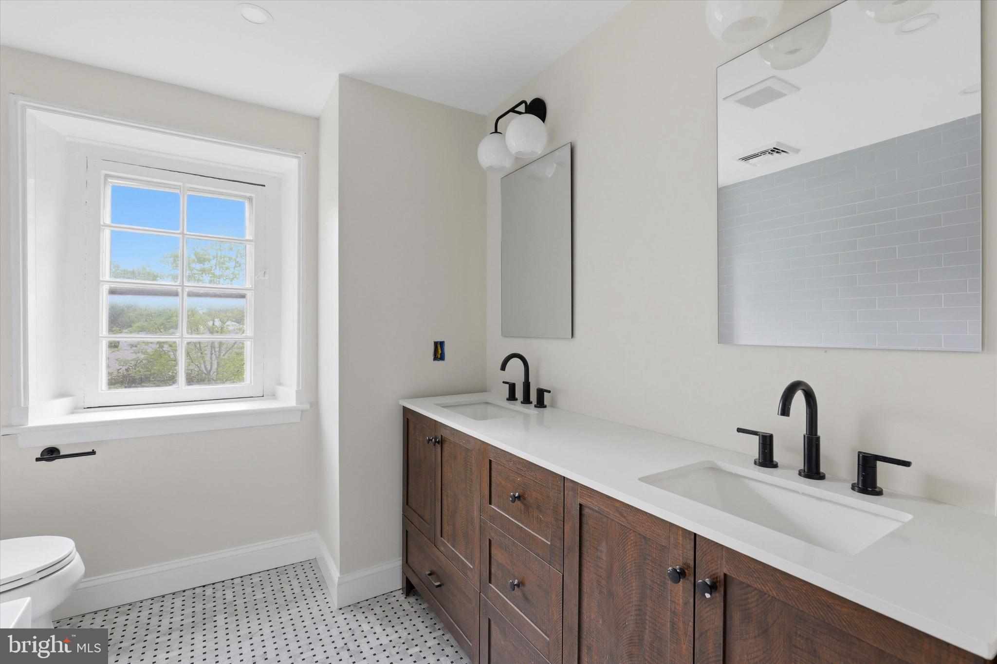 500 East Mill Road Flourtown, PA 19031 - Photo 37 of 54 Second Floor Shared Bath
