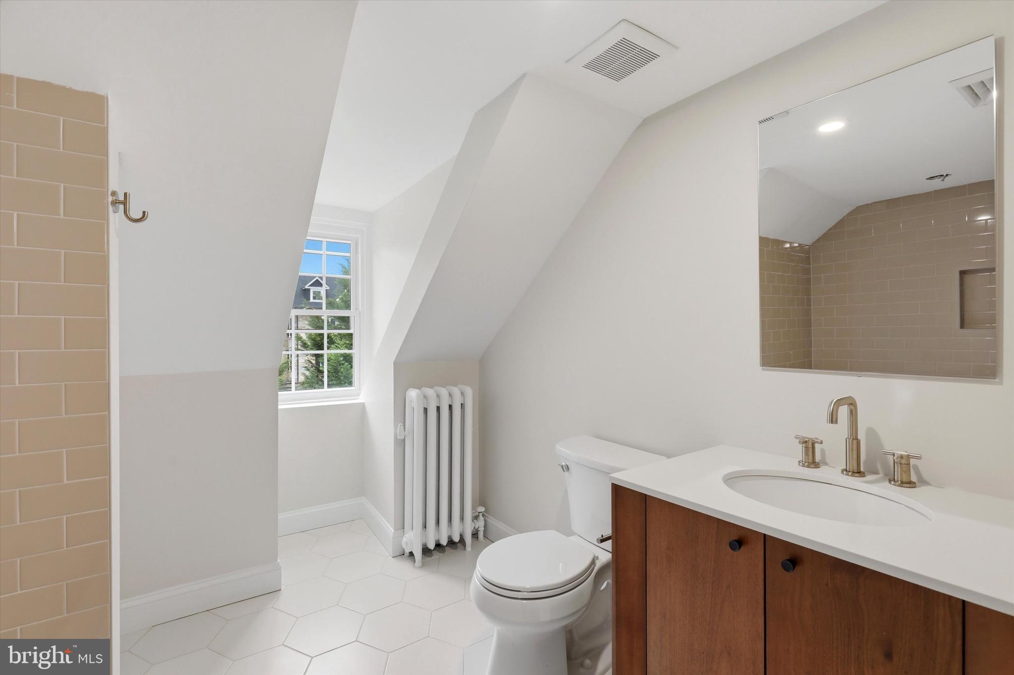 500 East Mill Road Flourtown, PA 19031 - Photo 45 of 54 Third Floor Bath