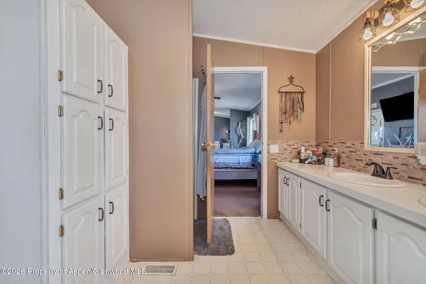 a en suite bathroom with a double vanity sink and a mirror