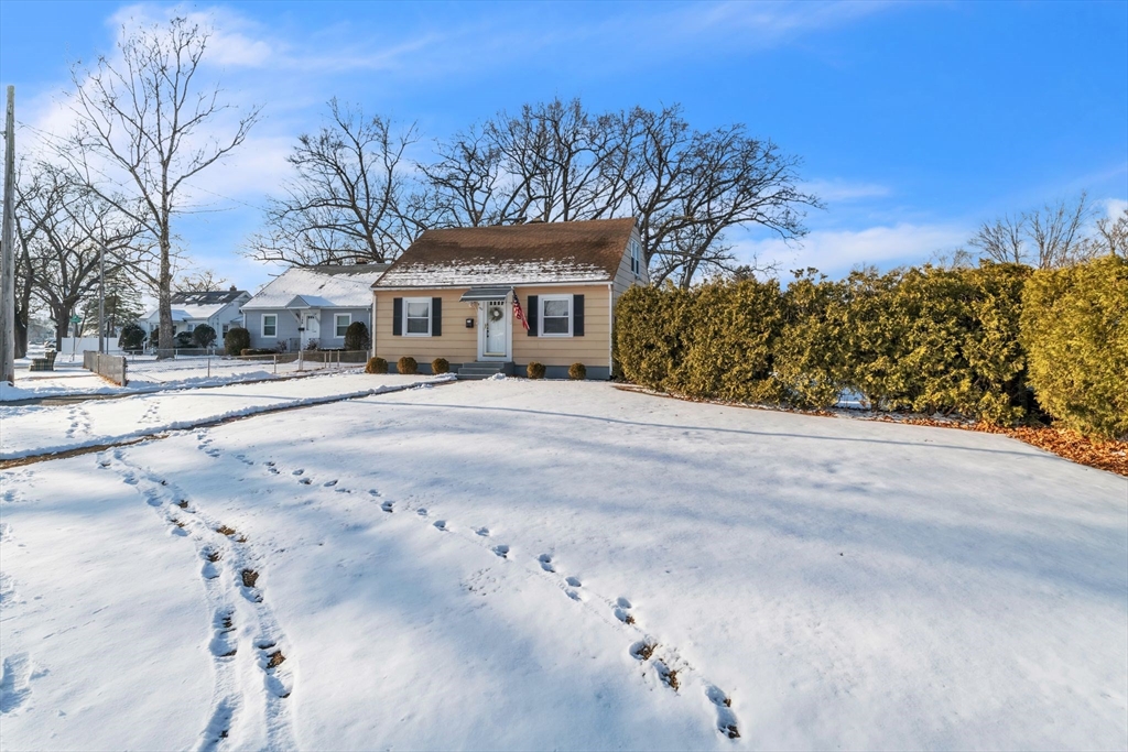 150 Lang Street Springfield, MA 01104 - Photo 3 of 24 Gallery Image 3