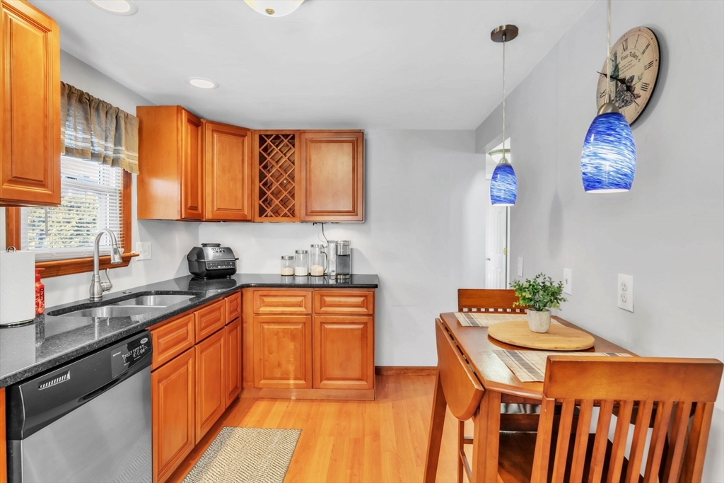 150 Lang Street Springfield, MA 01104 - Photo 5 of 24 Gallery Image 5