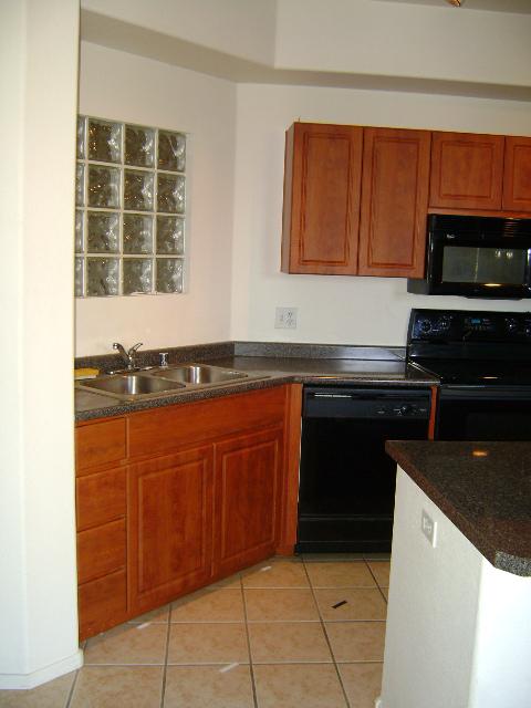 909 East Camelback Road, Unit 2001 Phoenix, AZ 85014 - Photo 3 of 10 Kitchen