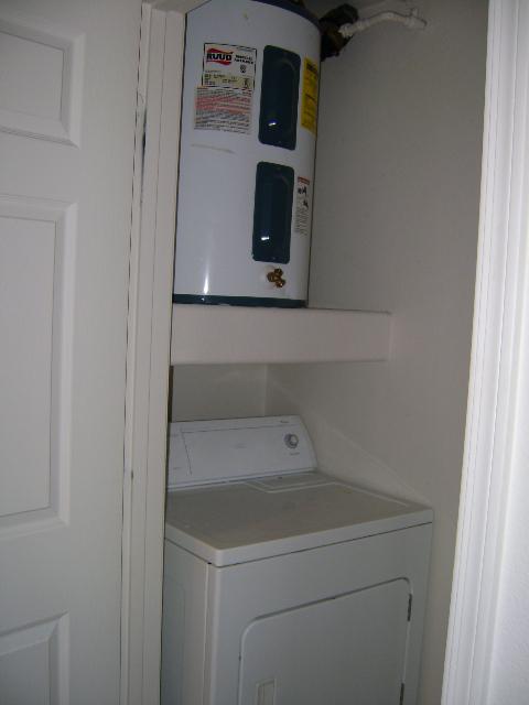 909 East Camelback Road, Unit 2001 Phoenix, AZ 85014 - Photo 10 of 10 Laundry room