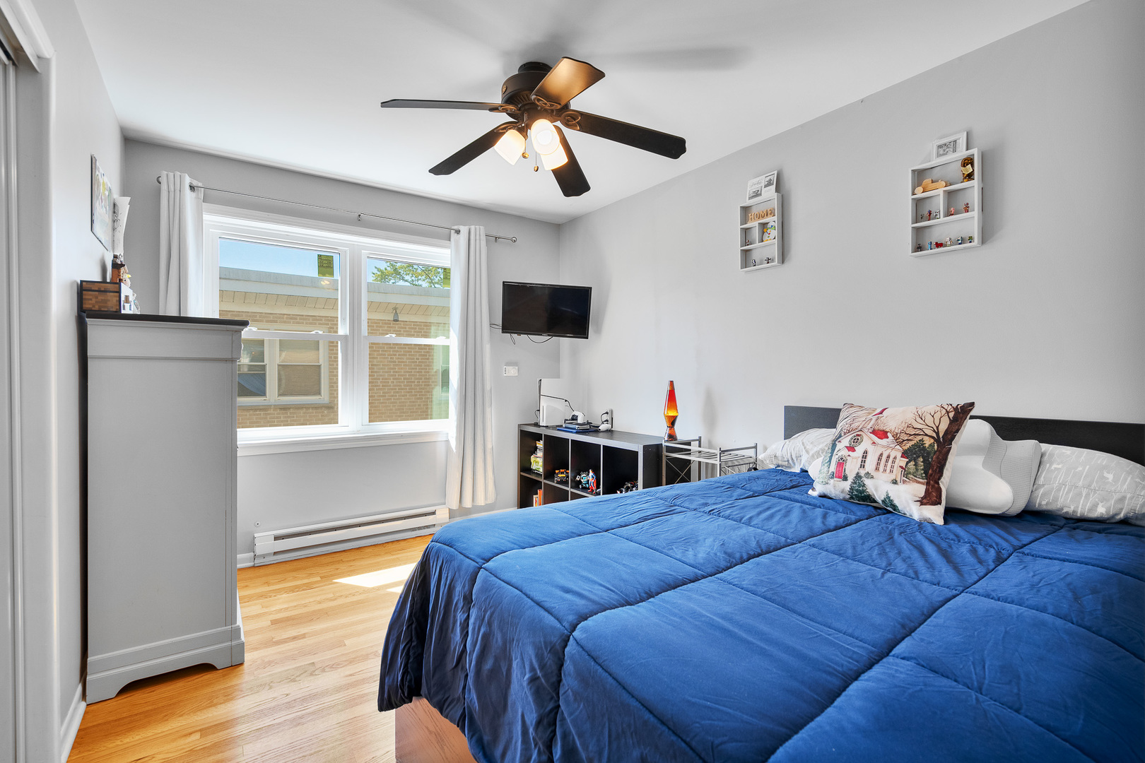 1415 Homestead Road, Unit 8 La Grange Park, IL 60526 - Photo 10 of 16 a bedroom with a bed and a chandelier