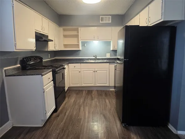 $800 | 2311 71st Street, Unit 215, Galveston, TX 77551