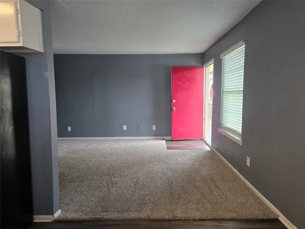 a view of empty room with window