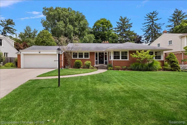 $950,000 | 925 Westchester Way, Birmingham, MI 48009