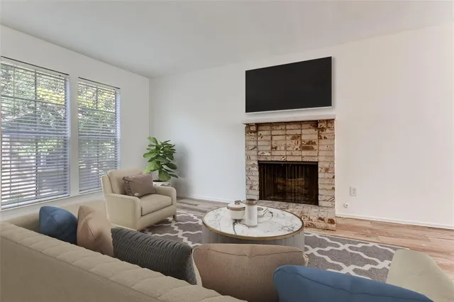 $1,950 | 5881 Preston View Boulevard, Unit 215, Dallas, TX 75240