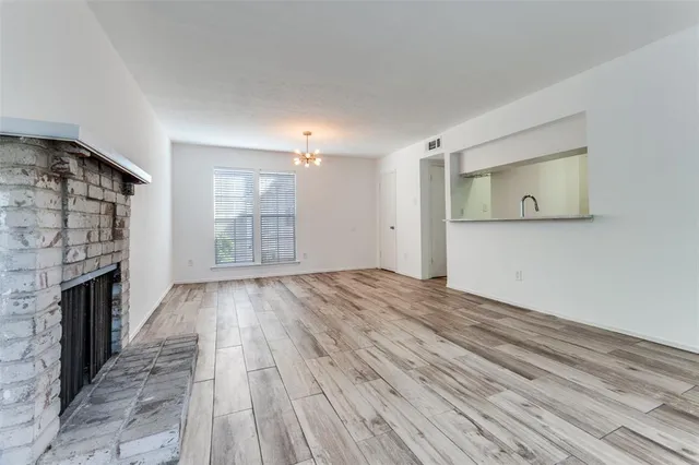 $1,950 | 5881 Preston View Boulevard, Unit 215, Dallas, TX 75240