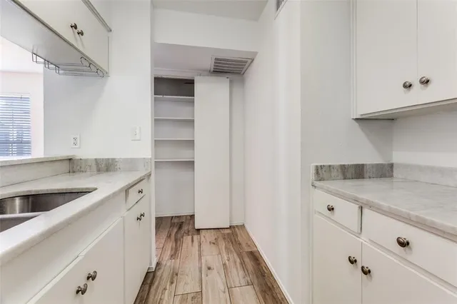 $1,950 | 5881 Preston View Boulevard, Unit 215, Dallas, TX 75240