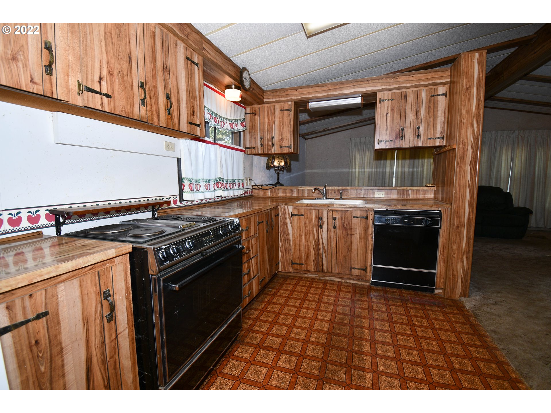 650 Willis Creek Road Winston, OR 97496 - Photo 4 of 18 Gallery Image 4