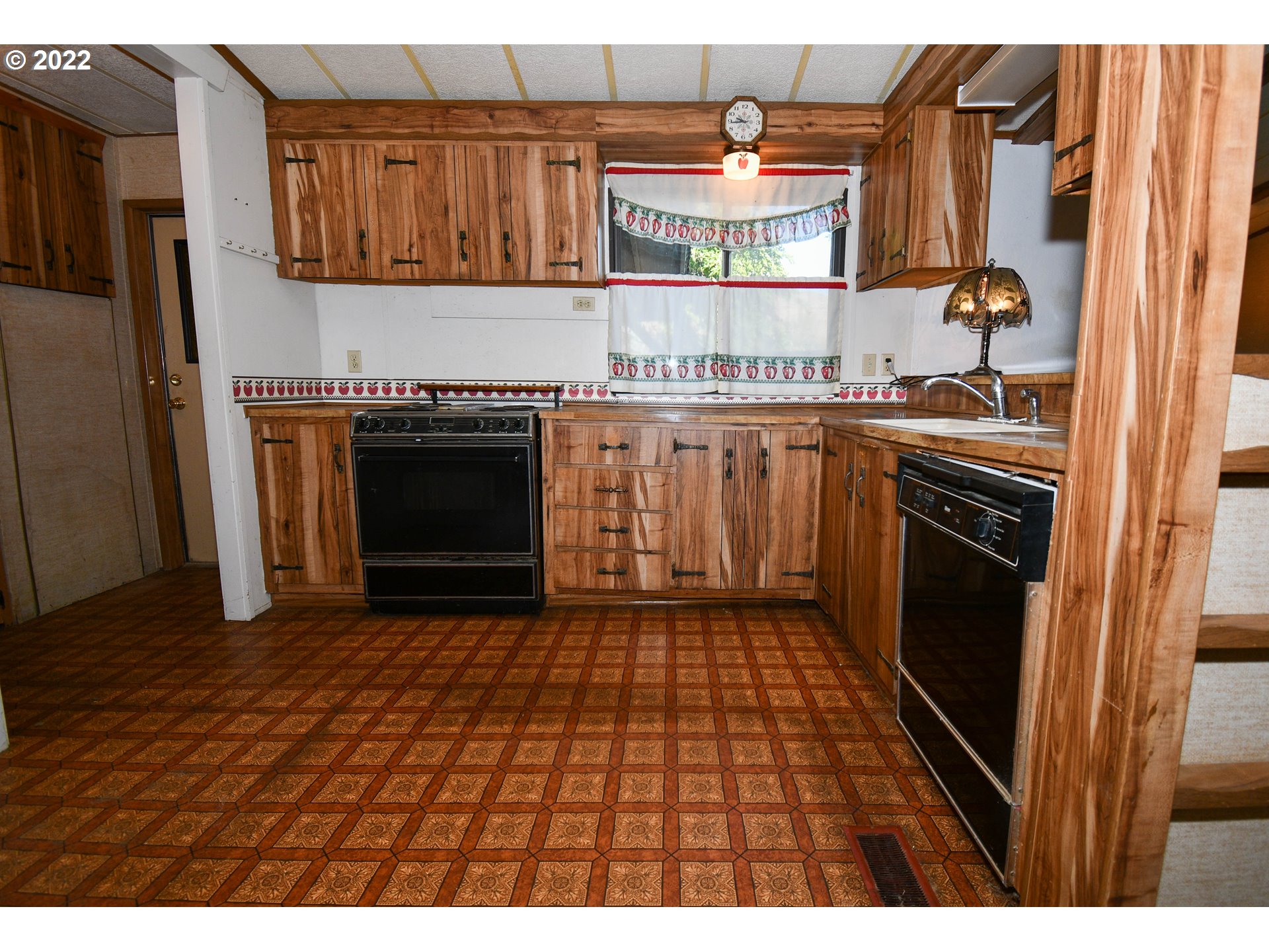 650 Willis Creek Road Winston, OR 97496 - Photo 5 of 18 Gallery Image 5