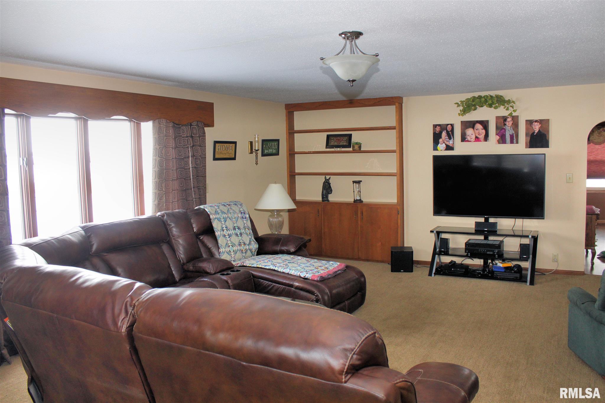 9721 Lincoln Road Morrison, IL 61270 - Photo 8 of 39