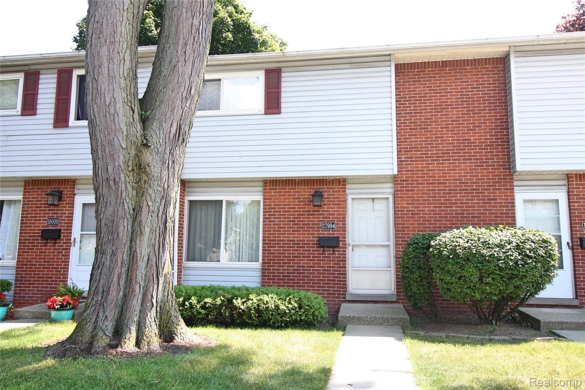 17994 Martin Road Roseville, MI 48066 - Photo 1 of 27 Front View of 17994 Martin.