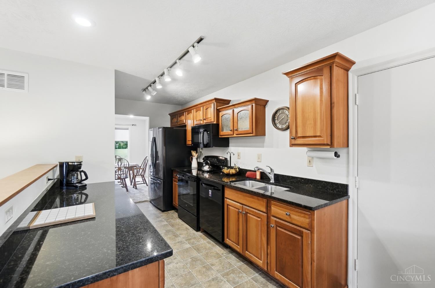1460 Ebenezer Road Cincinnati, OH 45233 - Photo 18 of 61