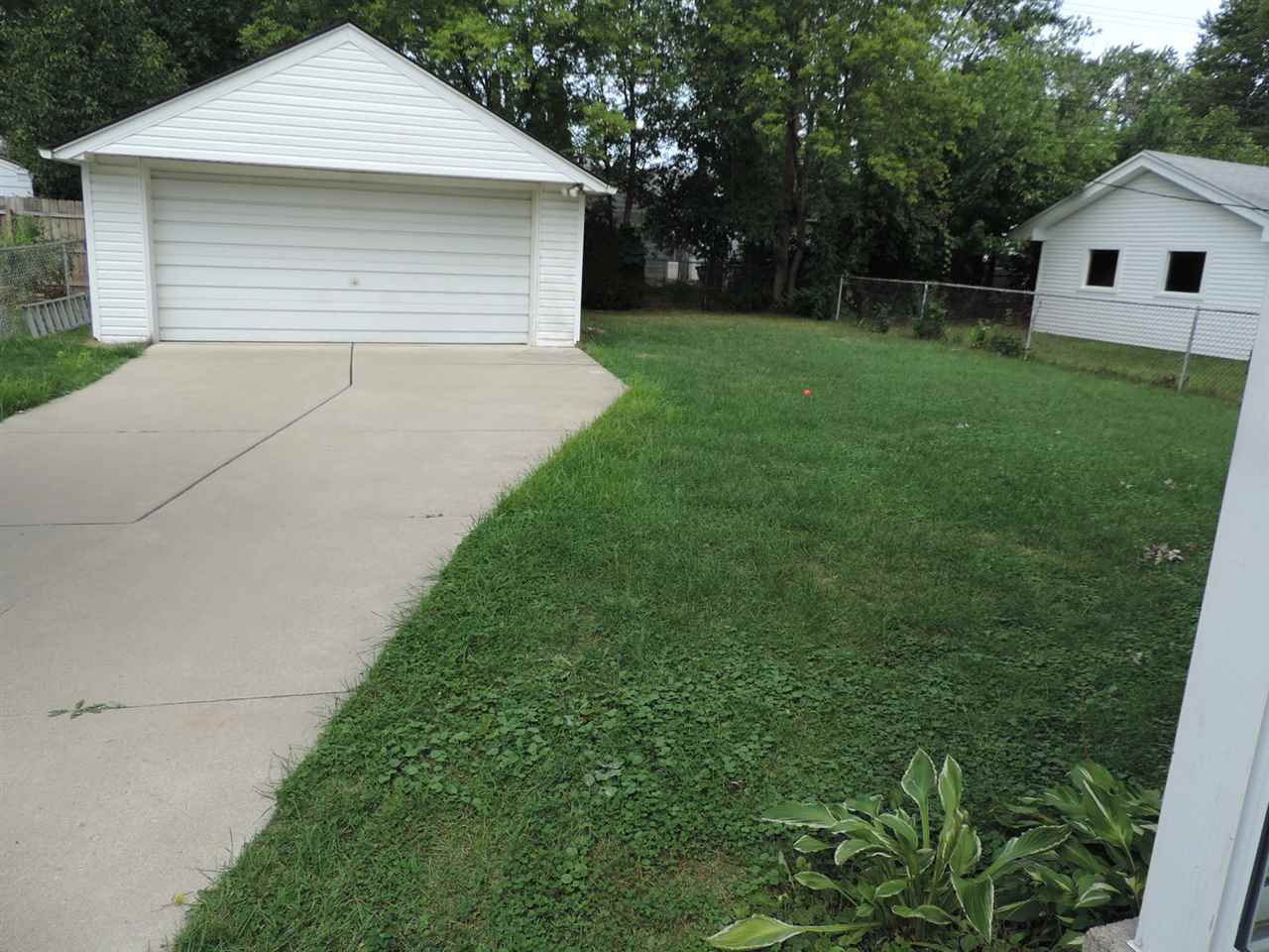 406 Normandy Road Royal Oak, MI 48073 - Photo 28 of 41 31359231-27.JPG