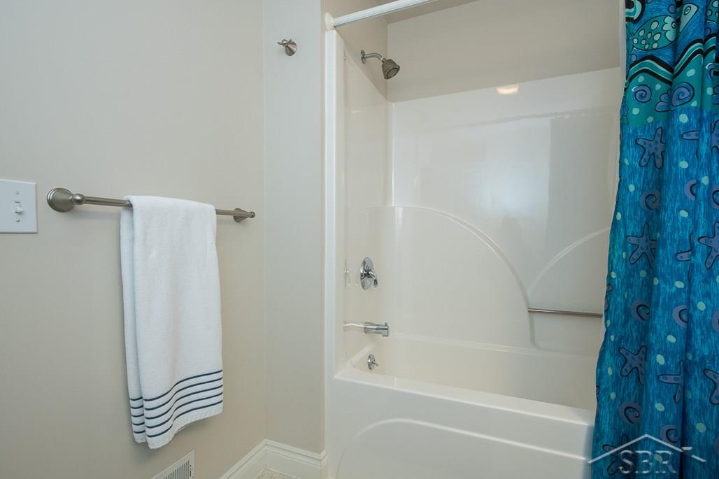 4305 Hackett Road Saginaw, MI 48603 - Photo 18 of 33 31391841-17.JPG