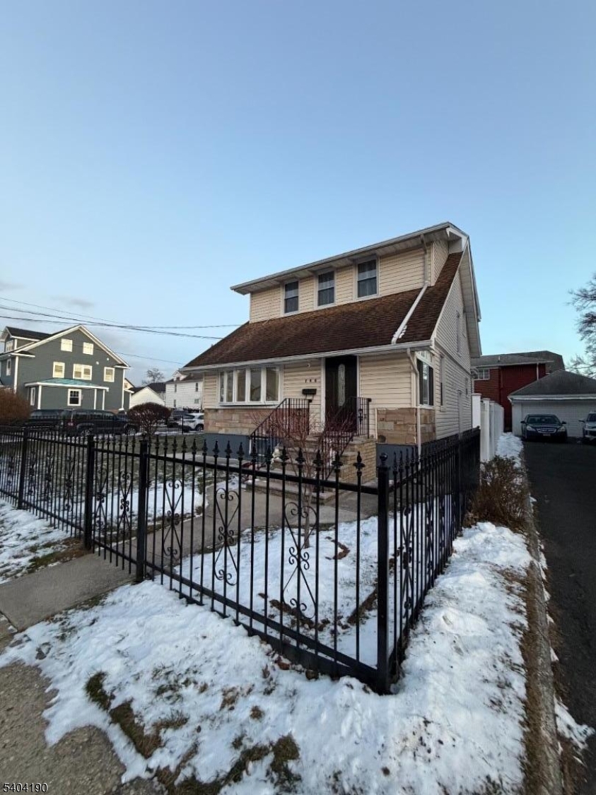746 Murray Street, Unit 1 Elizabeth, NJ 07202 - Photo 2 of 28 a front view of a house having yard