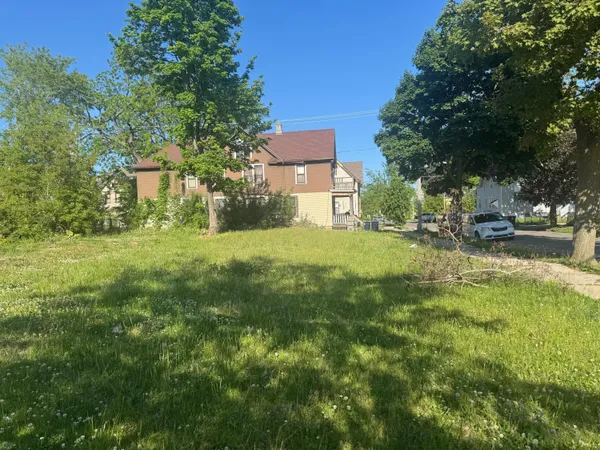 $1 | 3250 North 15th Street, Milwaukee, WI 53206