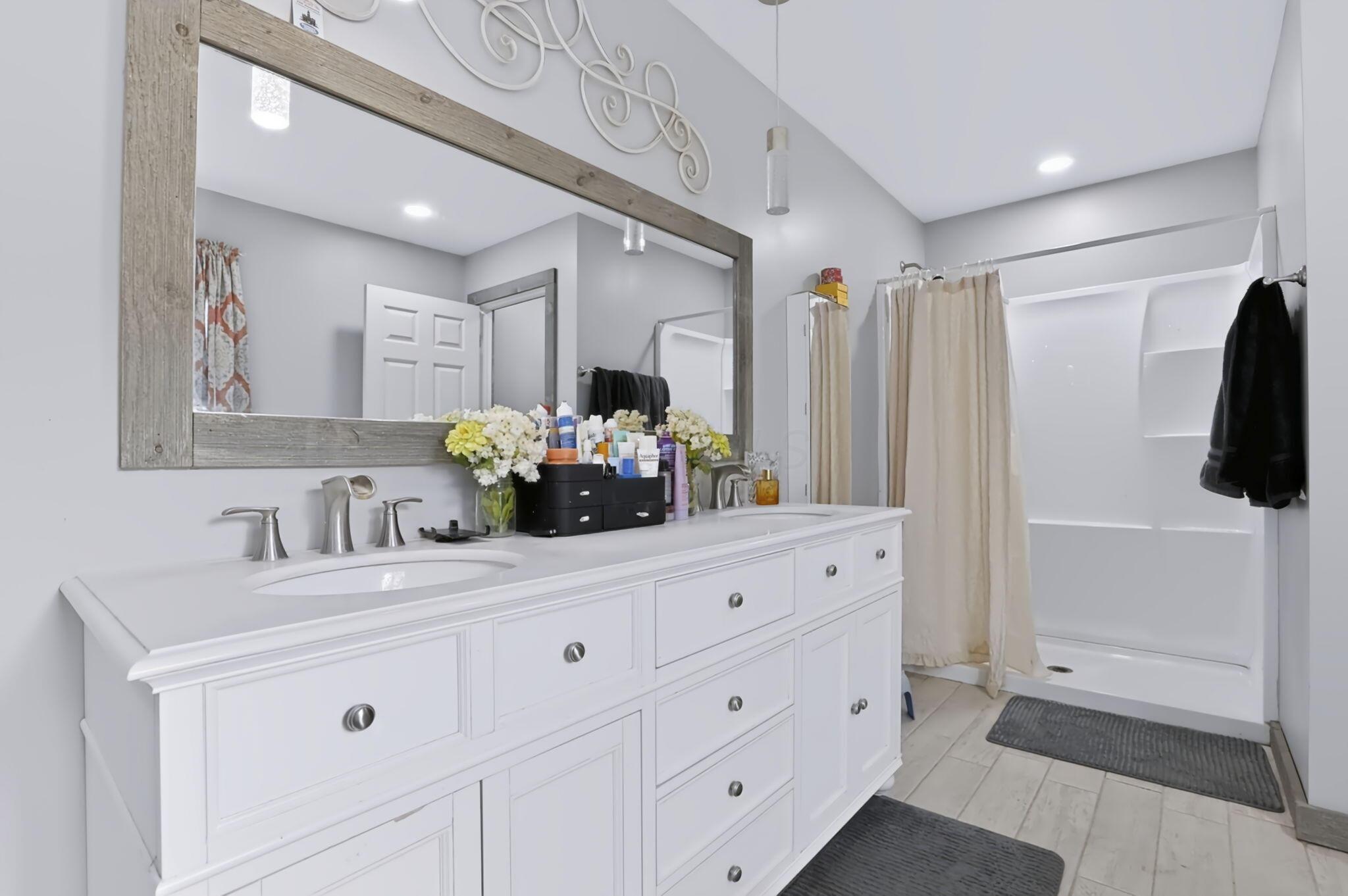 2403 Hickman Road Northeast Newark, OH 43055 - Photo 21 of 62 En Suite
