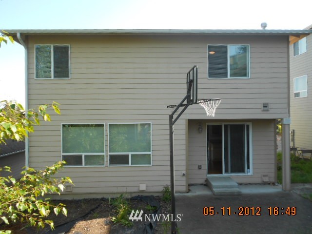 227 Lind Avenue Northwest Renton, WA 98057 - Photo 2 of 15
