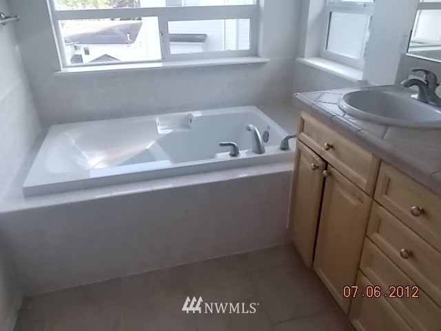 227 Lind Avenue Northwest Renton, WA 98057 - Photo 11 of 15