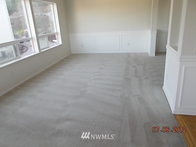 227 Lind Avenue Northwest Renton, WA 98057 - Photo 4 of 15