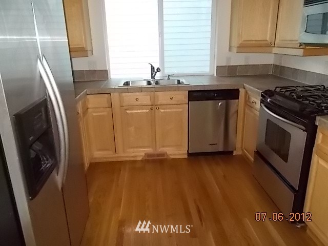 227 Lind Avenue Northwest Renton, WA 98057 - Photo 6 of 15