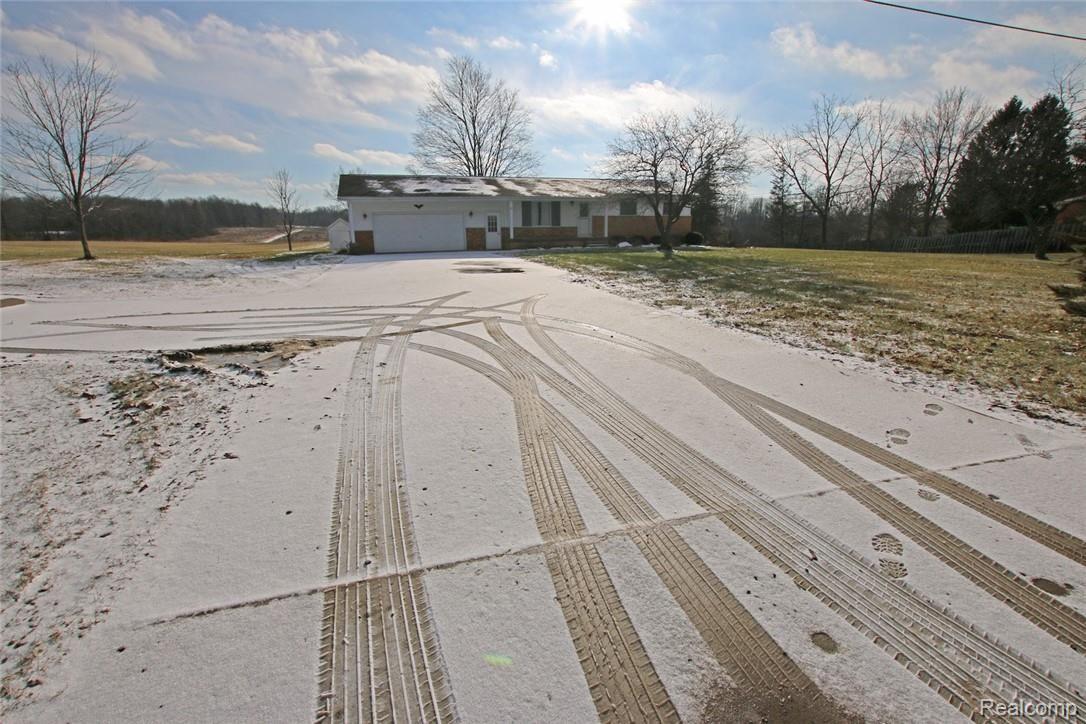 12254 Hill Road Goodrich, MI 48438 - Photo 34 of 52 34) Driveway.jpg
