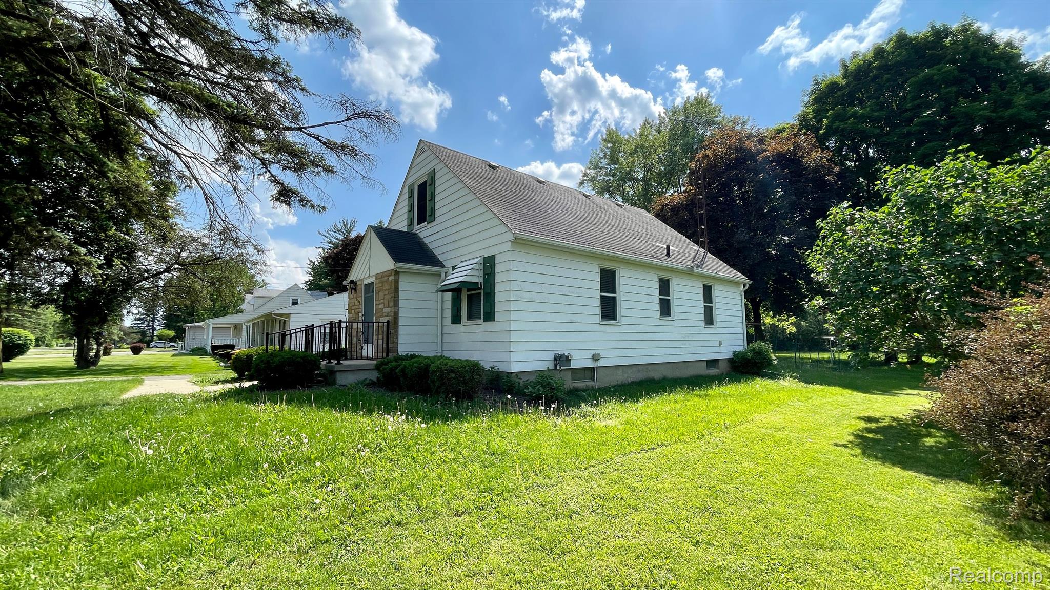 2309 Covert Road Burton, MI 48509 - Photo 3 of 31 Gallery Image 3