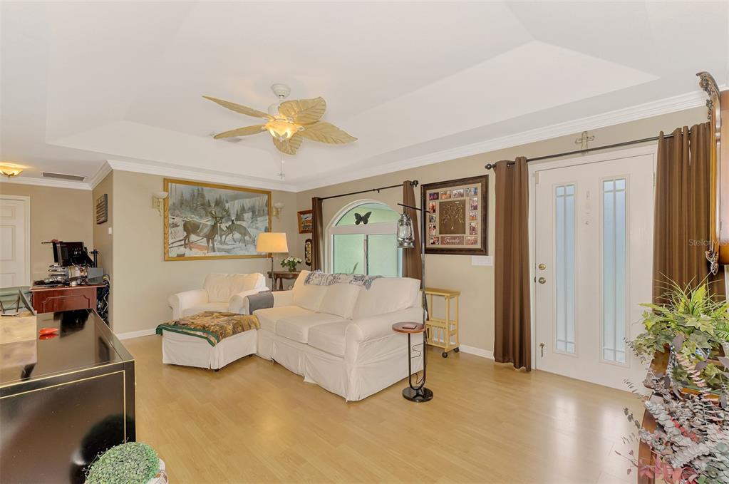 411 Nightingale Road Venice, FL 34293 - Photo 4 of 37