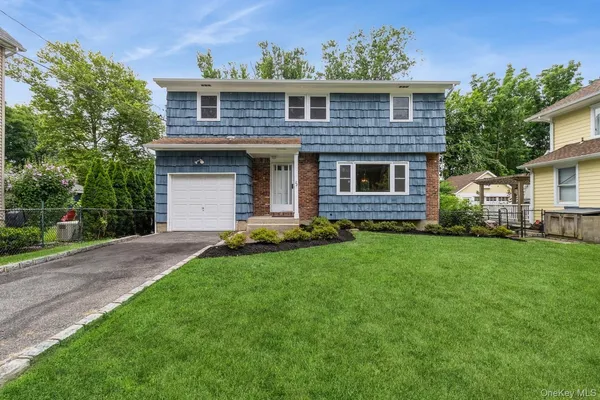 $5,500 | 22 Central Street, Huntington, NY 11743
