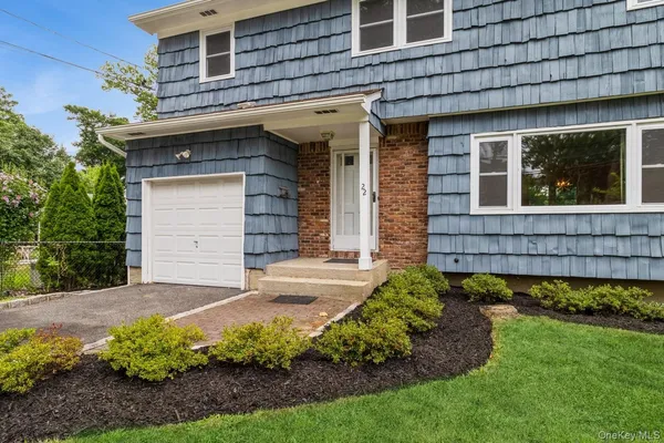 $5,500 | 22 Central Street, Huntington, NY 11743