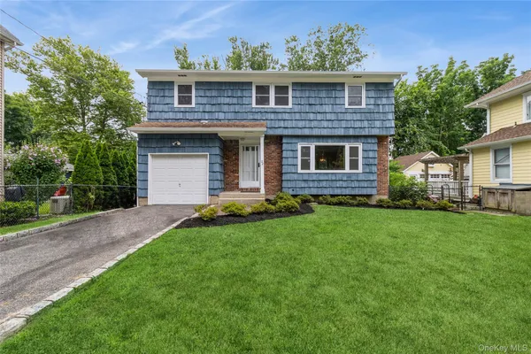 $5,500 | 22 Central Street, Huntington, NY 11743