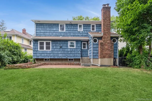 $5,500 | 22 Central Street, Huntington, NY 11743