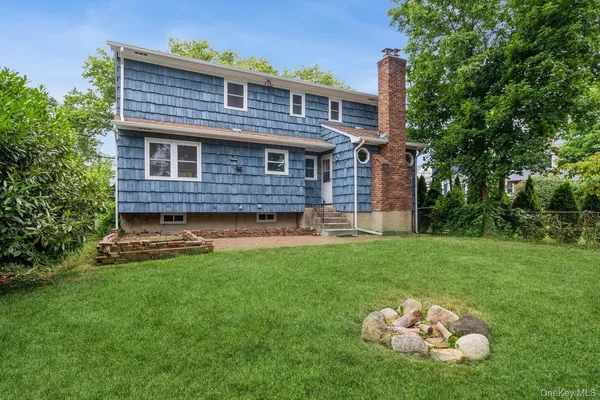 $5,500 | 22 Central Street, Huntington, NY 11743