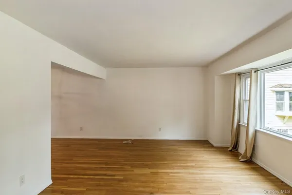 $5,500 | 22 Central Street, Huntington, NY 11743