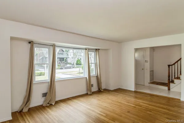 $5,500 | 22 Central Street, Huntington, NY 11743