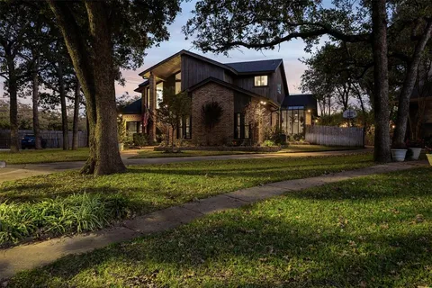 $500,000 | 2001 Oak Bluff Drive, Arlington, TX 76006
