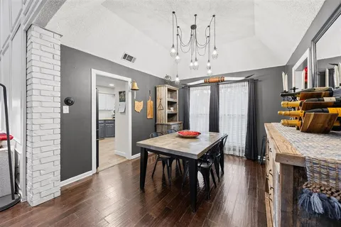 $500,000 | 2001 Oak Bluff Drive, Arlington, TX 76006