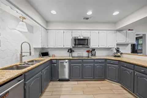 $500,000 | 2001 Oak Bluff Drive, Arlington, TX 76006