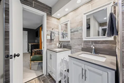 $500,000 | 2001 Oak Bluff Drive, Arlington, TX 76006