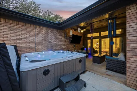 $500,000 | 2001 Oak Bluff Drive, Arlington, TX 76006