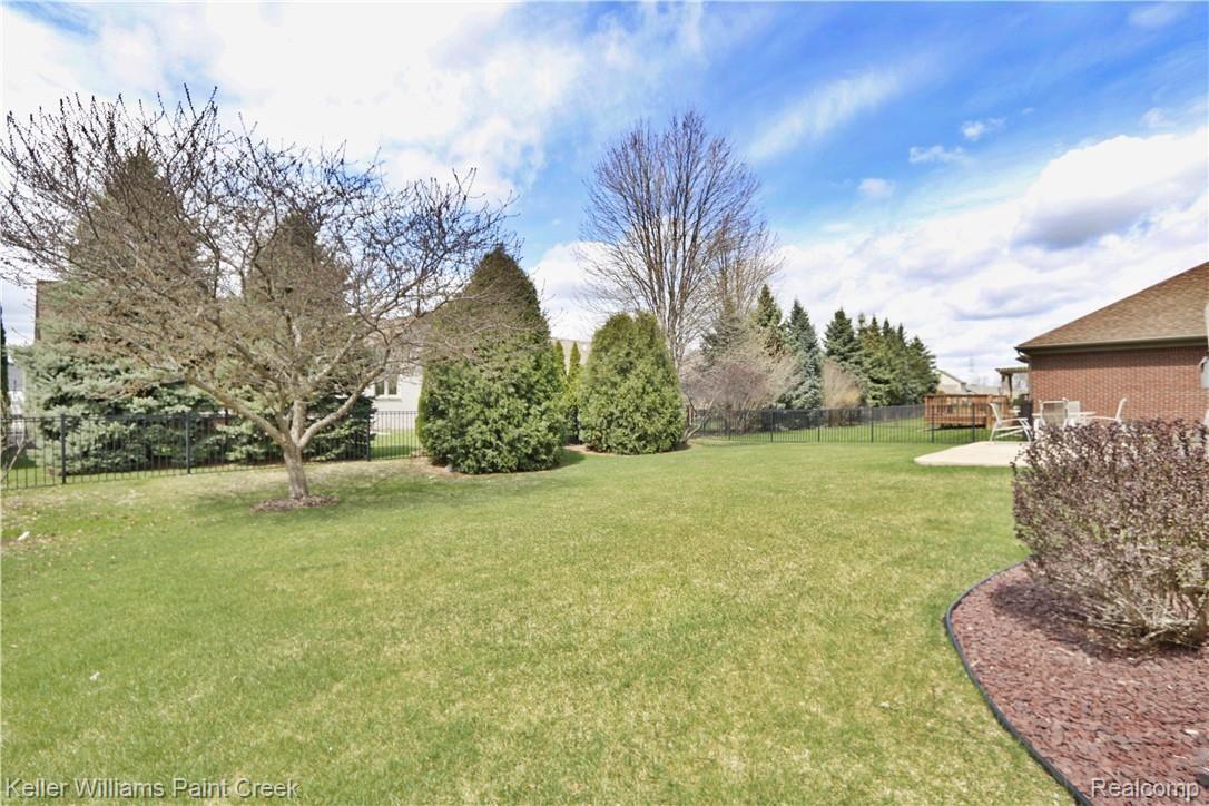 48093 Sandy Ridge Drive Macomb, MI 48044 - Photo 31 of 32 yard 2.jpg