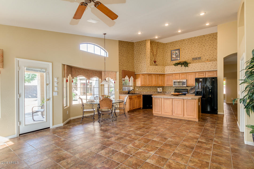 3302 East Kimball Road Gilbert, AZ 85297 - Photo 17 of 45 kimball great room