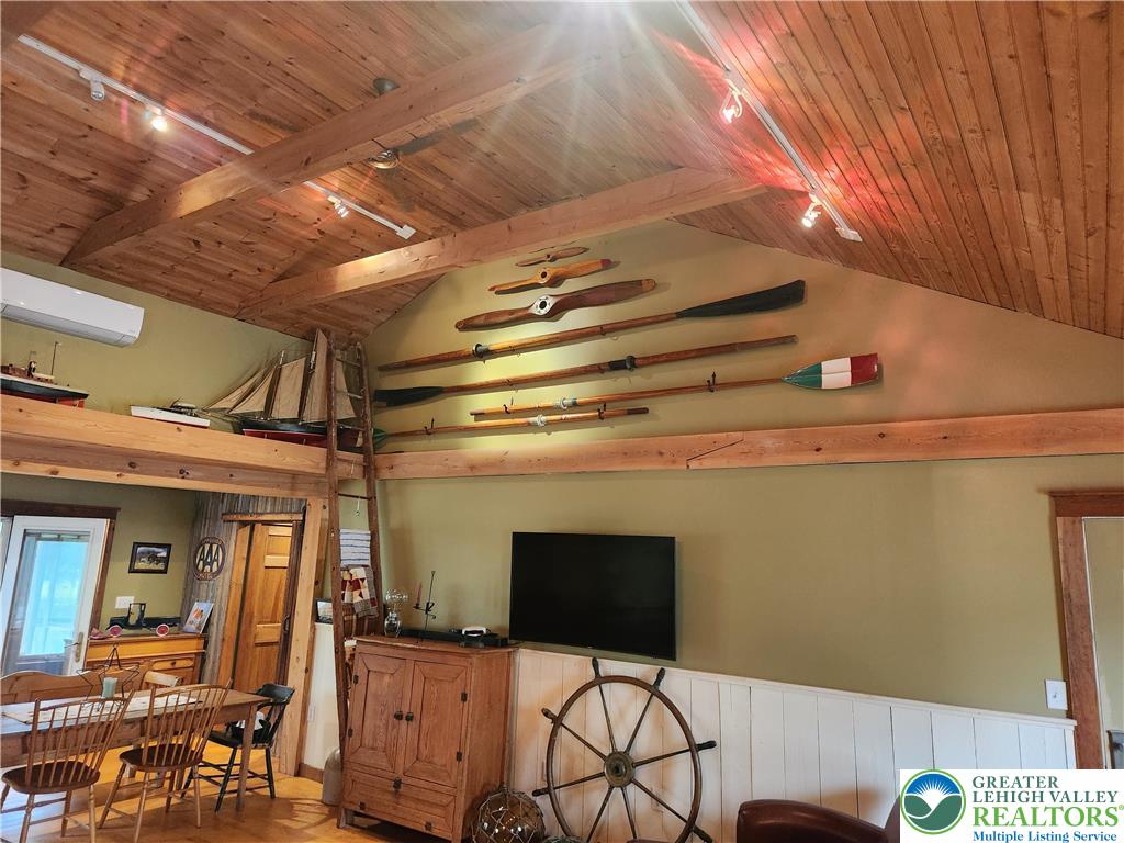 861 Municipal Road Walnutport, PA 18088 - Photo 12 of 94