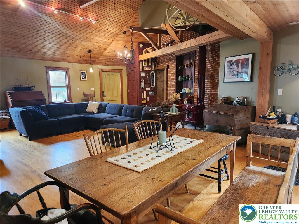 861 Municipal Road Walnutport, PA 18088 - Photo 14 of 94 a view of a dining room with furniture