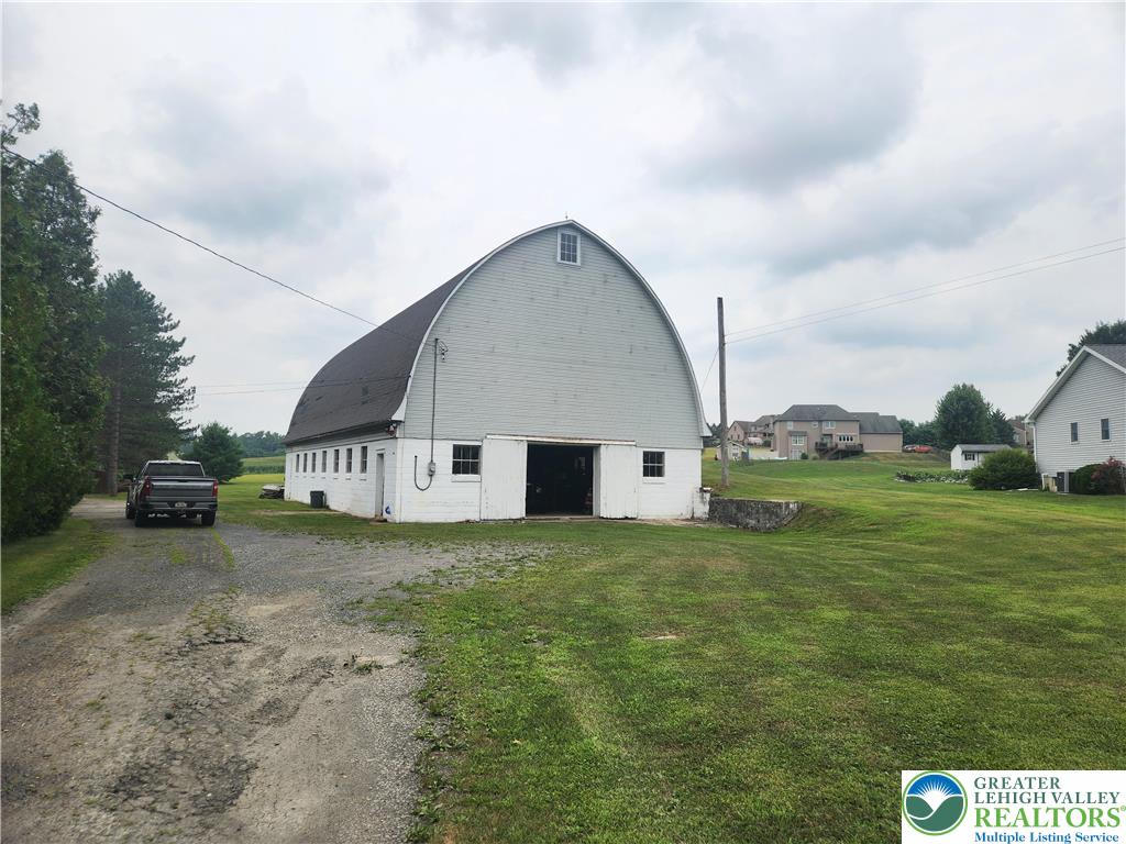 861 Municipal Road Walnutport, PA 18088 - Photo 5 of 94