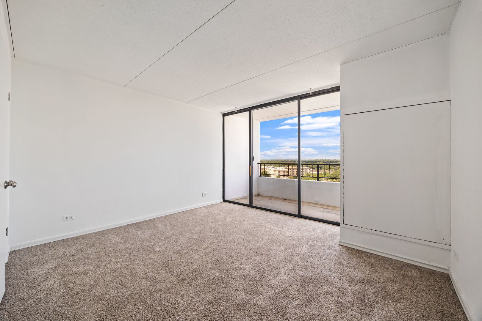 2005 South Finley Road, Unit 1204 Lombard, IL 60148 - Photo 19 of 35 a view of an empty room with a window